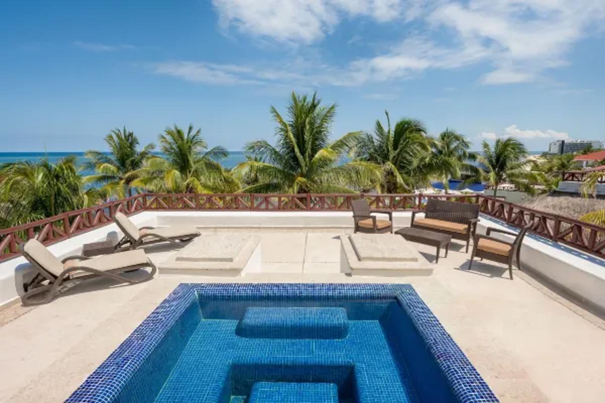 Desire Riviera Maya Pearl Resort