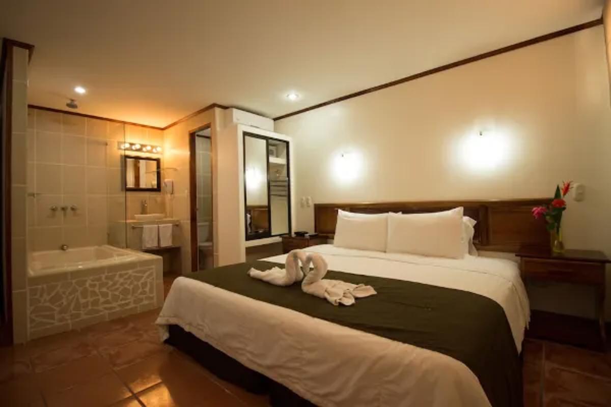 Copacabana Hotel & Suites