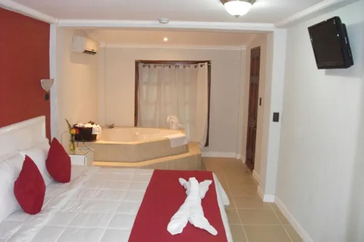 Copacabana Hotel & Suites