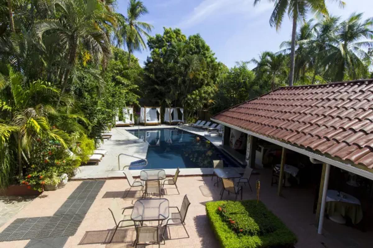 Copacabana Hotel & Suites